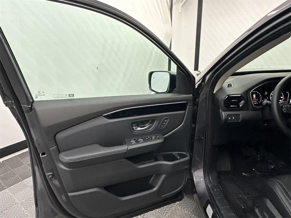 new 2025 Honda Pilot car, priced at $45,725