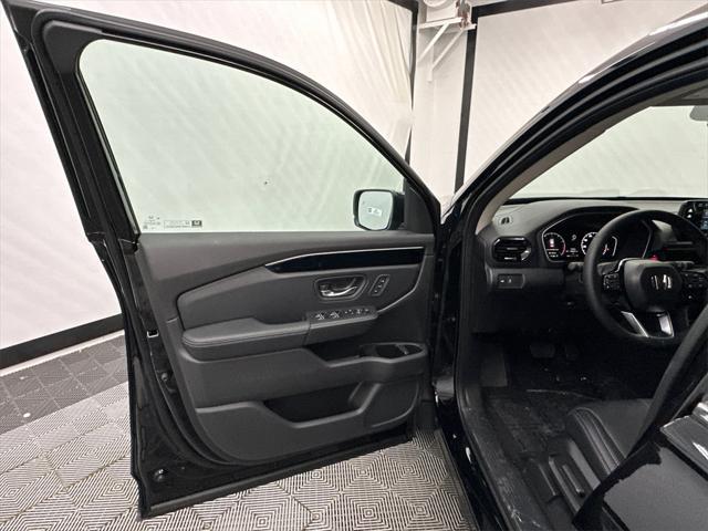 new 2025 Honda Pilot car, priced at $44,950