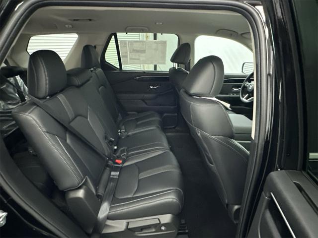 new 2025 Honda Pilot car, priced at $44,950