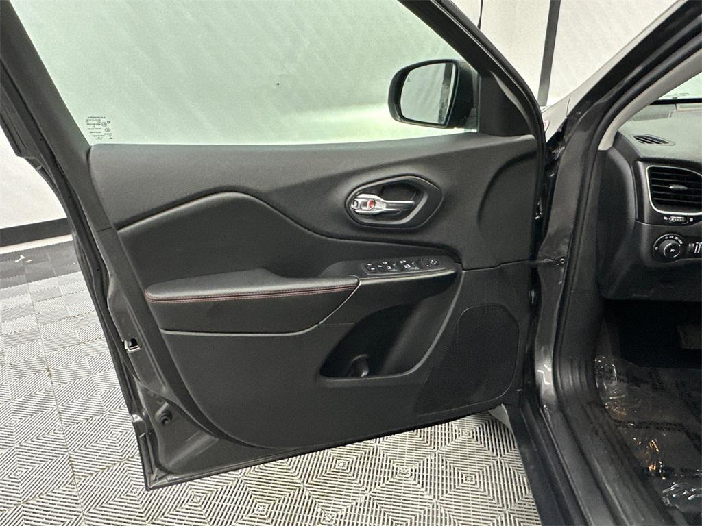 used 2019 Jeep Cherokee car, priced at $19,999