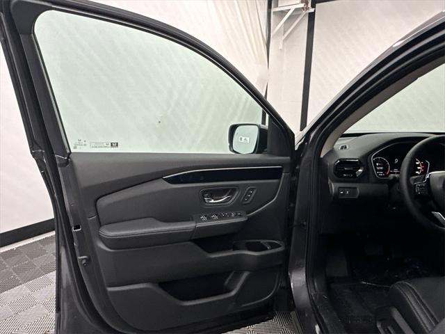 new 2025 Honda Pilot car, priced at $47,800
