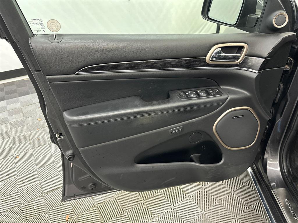 used 2016 Jeep Grand Cherokee car, priced at $12,995