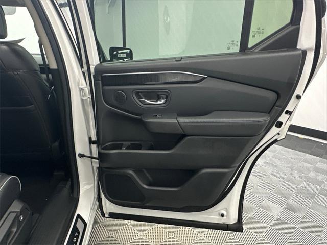 new 2025 Honda Pilot car, priced at $56,705