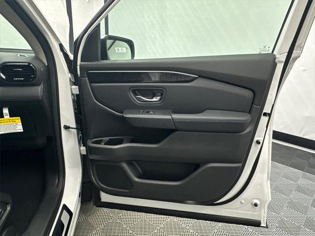 new 2025 Honda Pilot car, priced at $56,705
