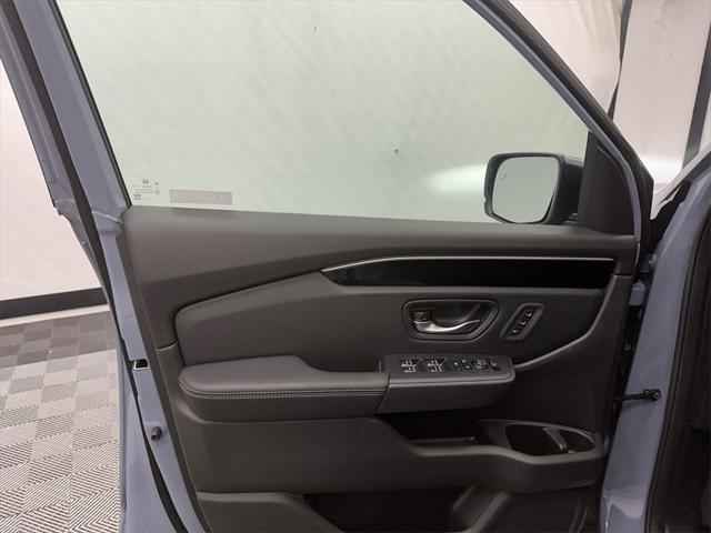new 2025 Honda Pilot car, priced at $51,305