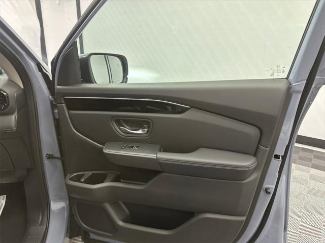 new 2025 Honda Pilot car, priced at $51,305
