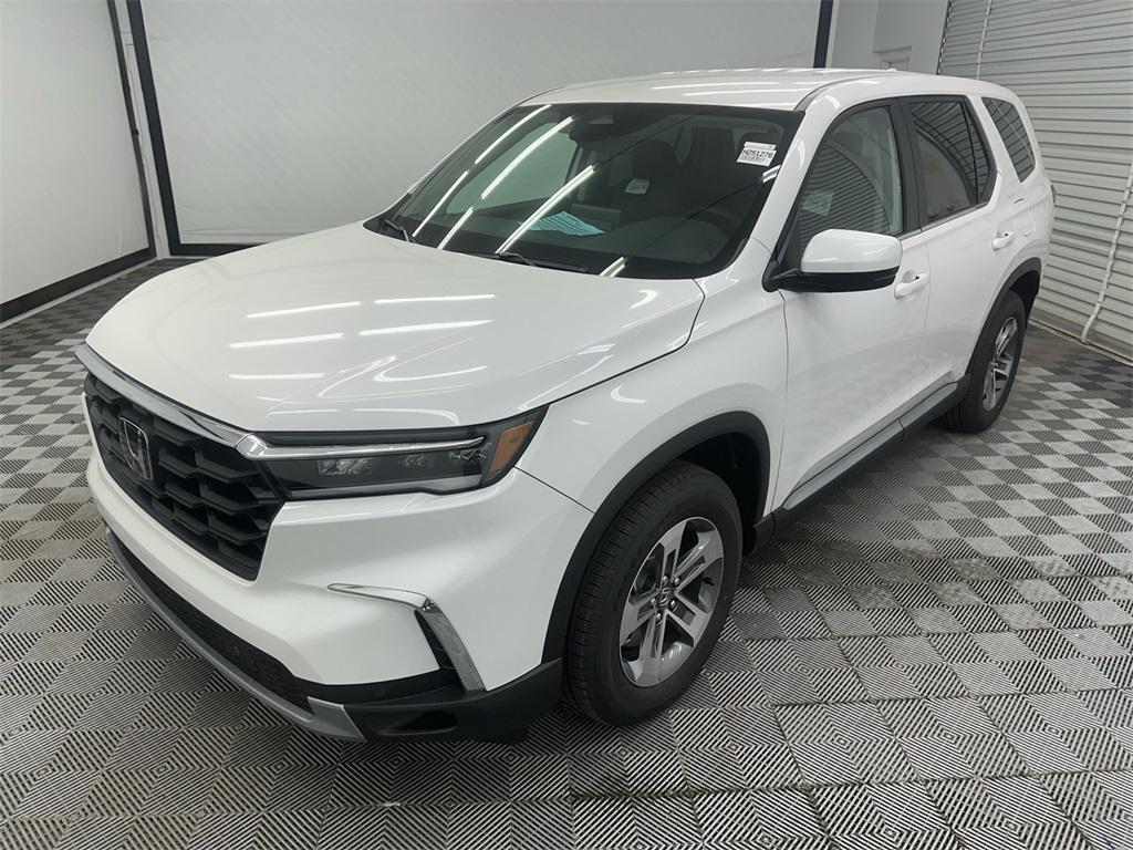 new 2025 Honda Pilot car, priced at $47,550