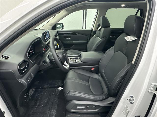 new 2025 Honda Pilot car, priced at $51,050