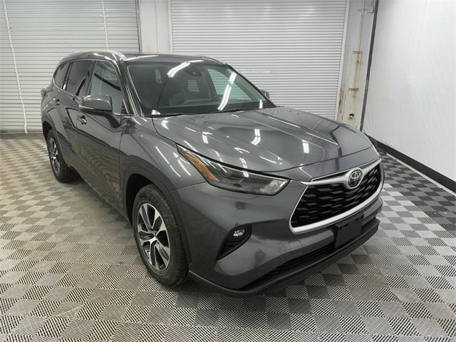 used 2022 Toyota Highlander car, priced at $29,919