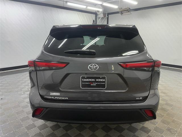 used 2022 Toyota Highlander car, priced at $30,999