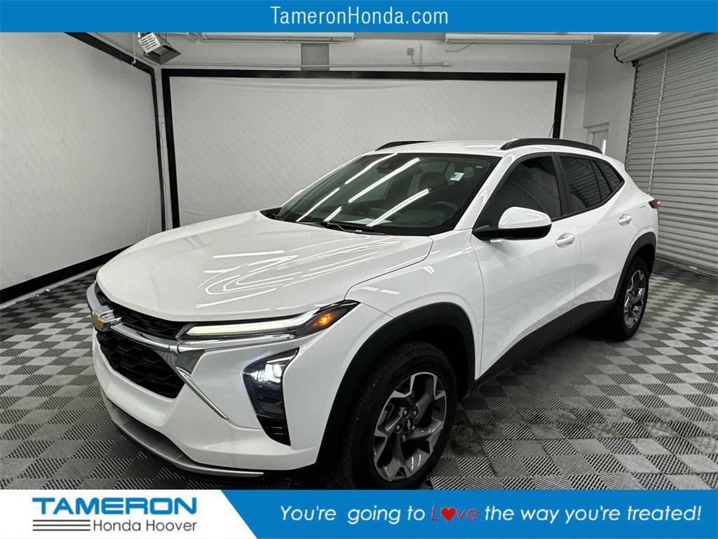 used 2024 Chevrolet Trax car, priced at $19,886