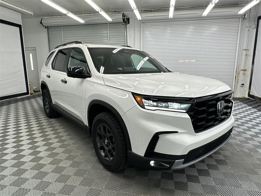 new 2025 Honda Pilot car, priced at $51,350