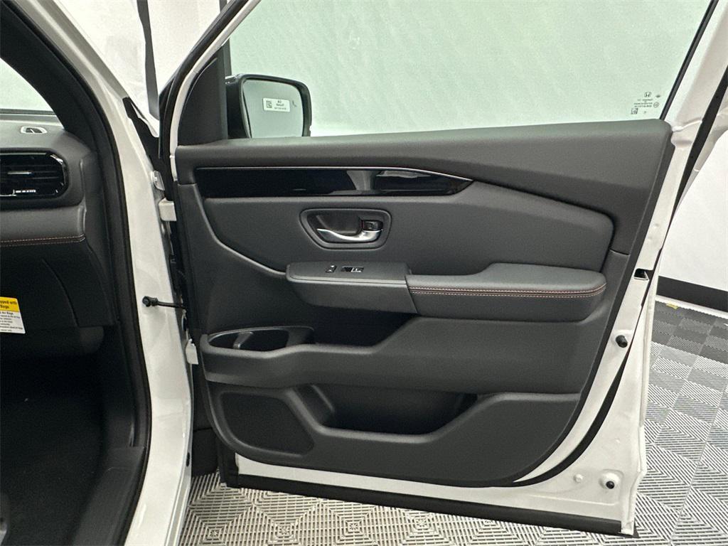 new 2025 Honda Pilot car, priced at $51,350