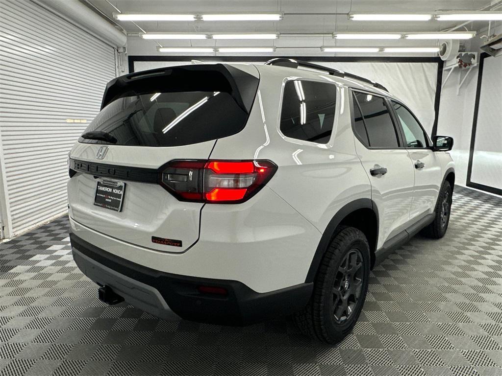 new 2025 Honda Pilot car, priced at $51,350