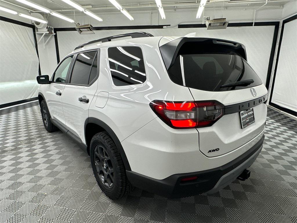 new 2025 Honda Pilot car, priced at $51,350