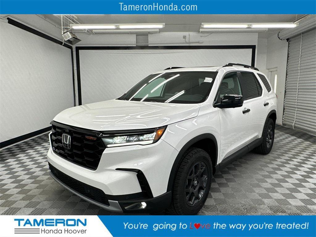 new 2025 Honda Pilot car, priced at $51,830