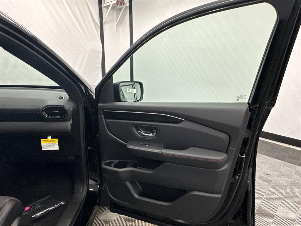 new 2025 Honda Pilot car, priced at $56,075