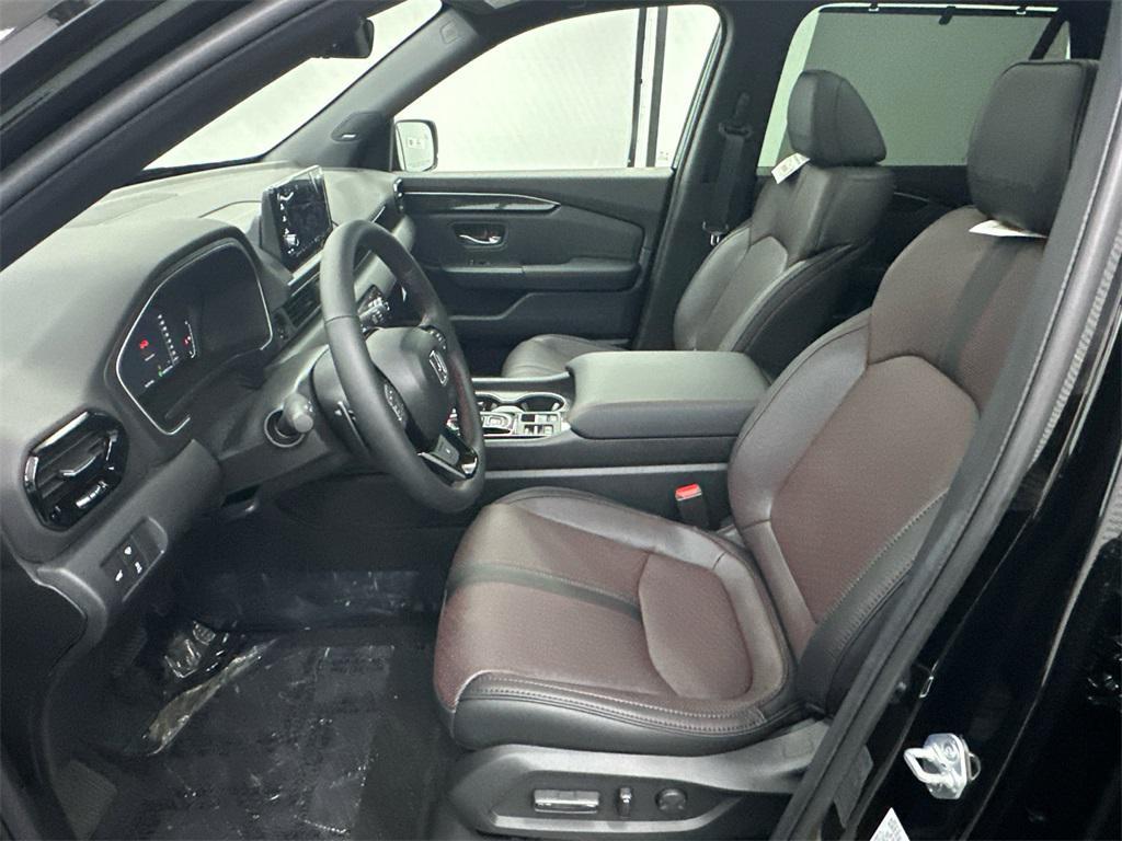 new 2025 Honda Pilot car, priced at $56,075