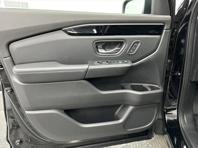 new 2025 Honda Pilot car, priced at $50,670