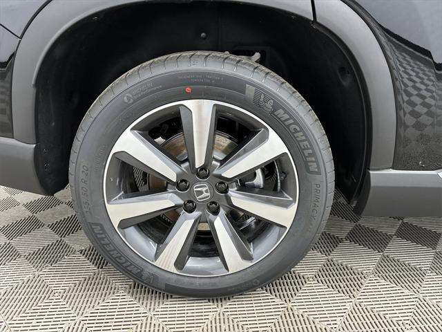 new 2025 Honda Pilot car, priced at $50,670