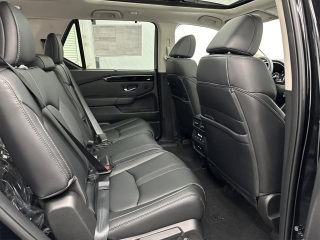 new 2025 Honda Pilot car, priced at $50,670