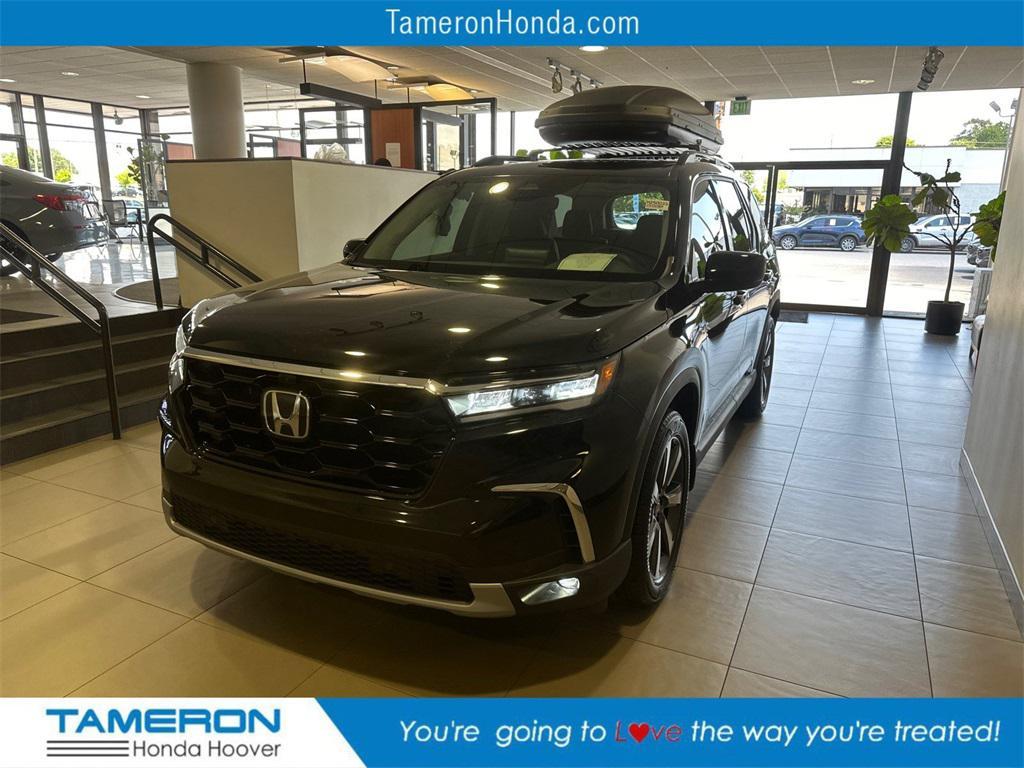 new 2025 Honda Pilot car, priced at $54,575