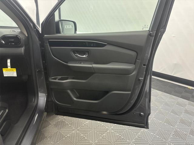 new 2025 Honda Pilot car, priced at $48,950