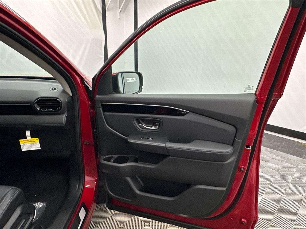 new 2025 Honda Pilot car, priced at $51,550