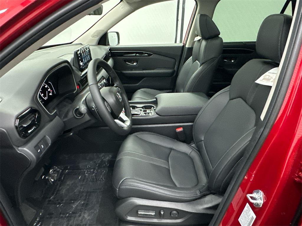 new 2025 Honda Pilot car, priced at $51,550
