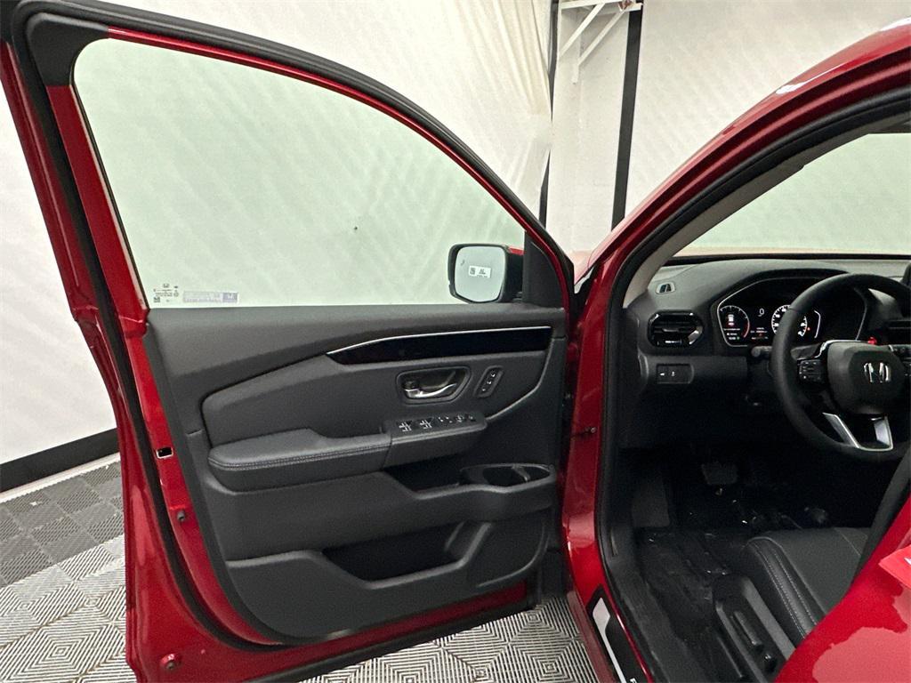 new 2025 Honda Pilot car, priced at $51,550