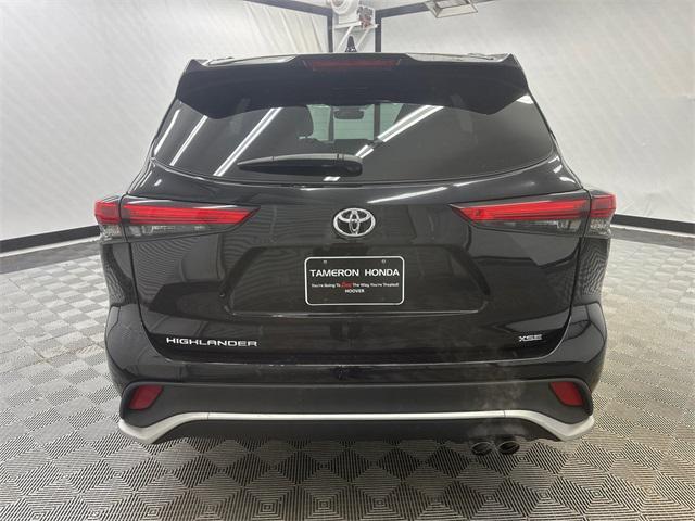 used 2022 Toyota Highlander car, priced at $34,499