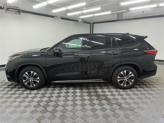 used 2022 Toyota Highlander car, priced at $34,499