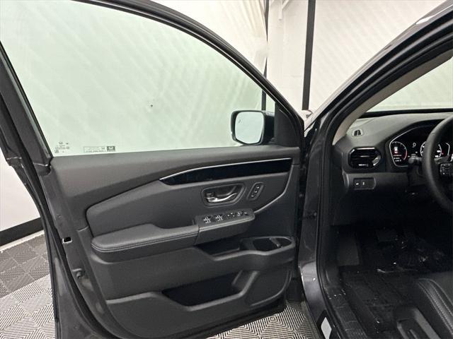 new 2025 Honda Pilot car, priced at $44,950