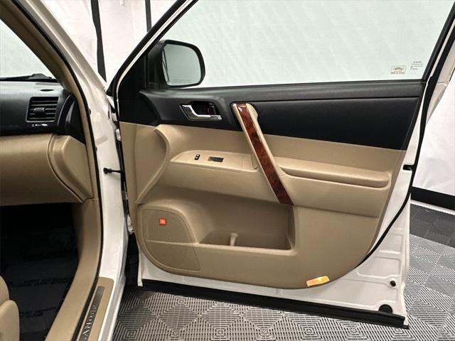 used 2013 Toyota Highlander car, priced at $12,965