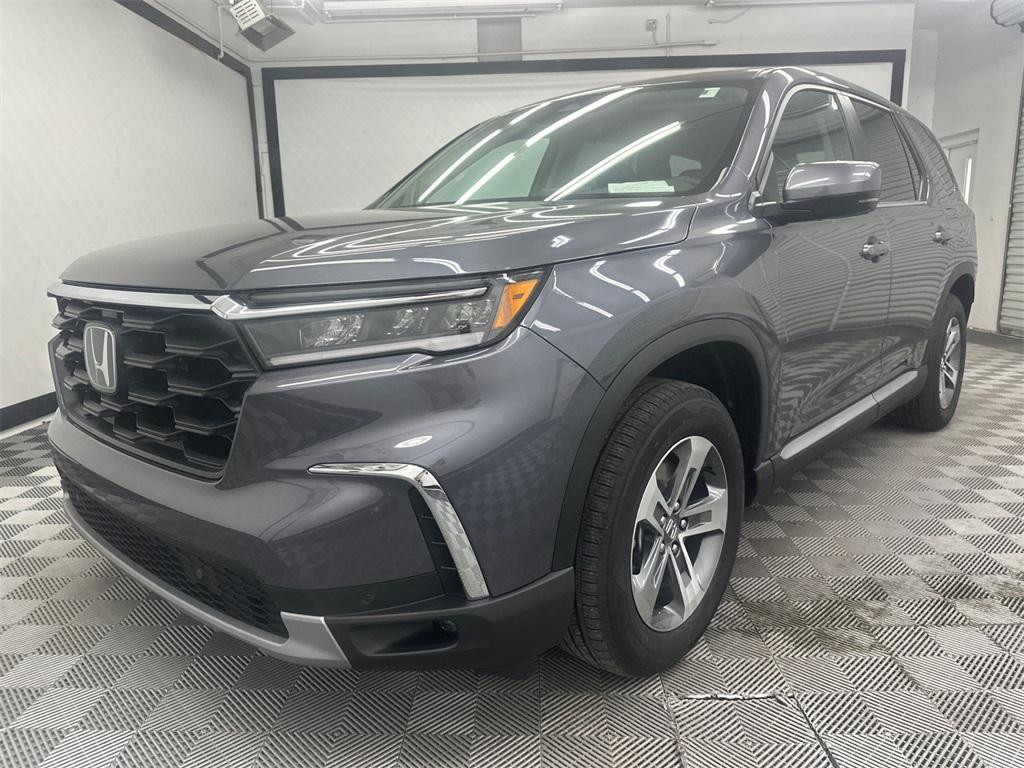used 2025 Honda Pilot car, priced at $41,989