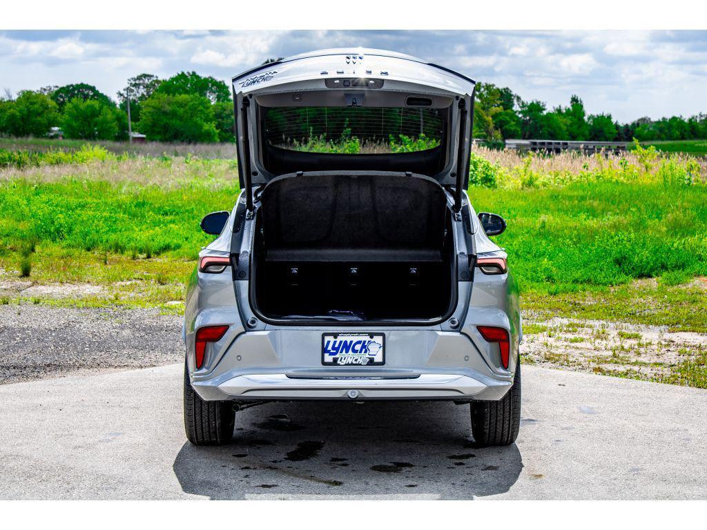 new 2025 Buick Envista car, priced at $30,940