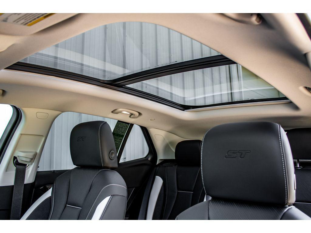 new 2025 Buick Envision car, priced at $40,881