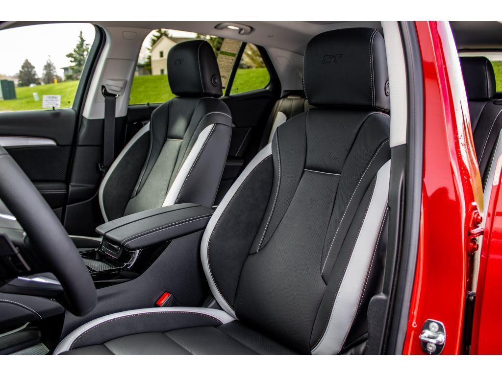 new 2025 Buick Envision car, priced at $40,881