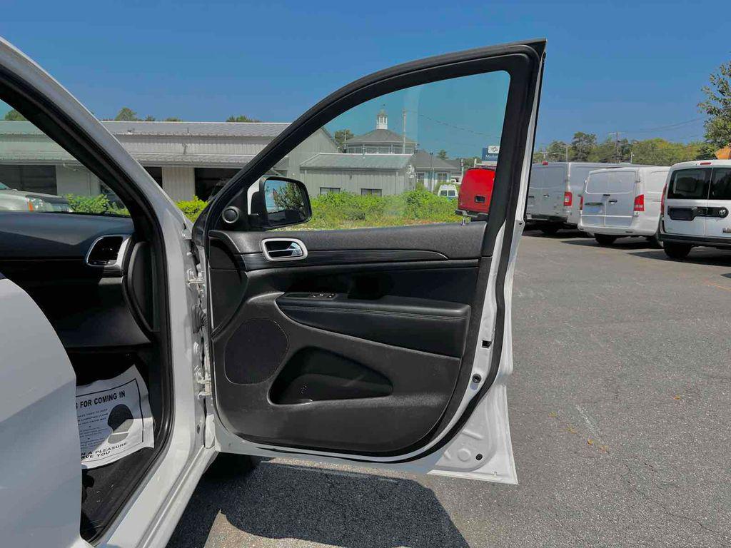 used 2020 Jeep Grand Cherokee car, priced at $22,924