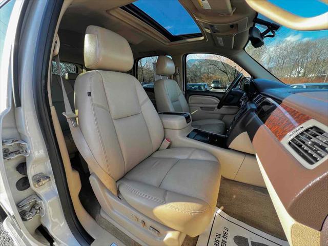 used 2014 GMC Yukon car, priced at $23,549