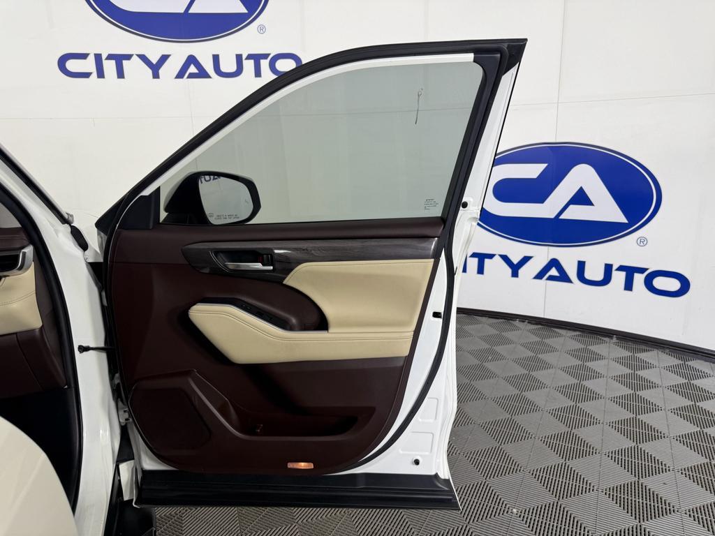 used 2020 Toyota Highlander car, priced at $30,000