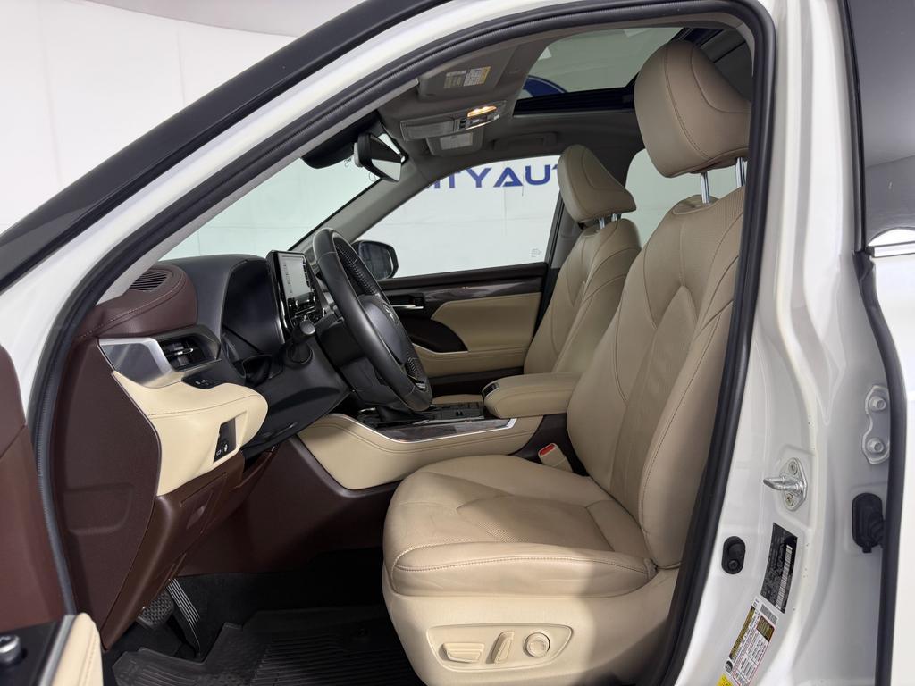 used 2020 Toyota Highlander car, priced at $30,000