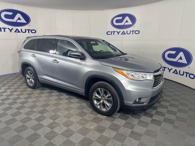 used 2015 Toyota Highlander car, priced at $17,995