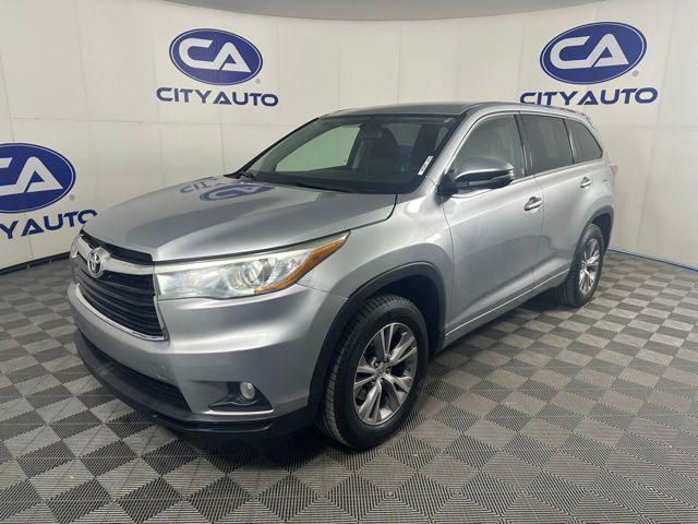 used 2015 Toyota Highlander car, priced at $17,995