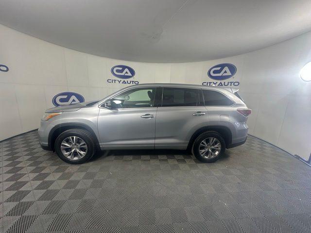 used 2015 Toyota Highlander car, priced at $17,995