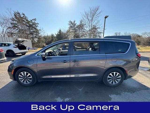 used 2022 Chrysler Pacifica Hybrid car, priced at $25,510