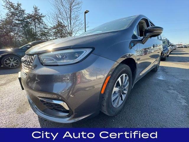 used 2022 Chrysler Pacifica Hybrid car, priced at $25,510