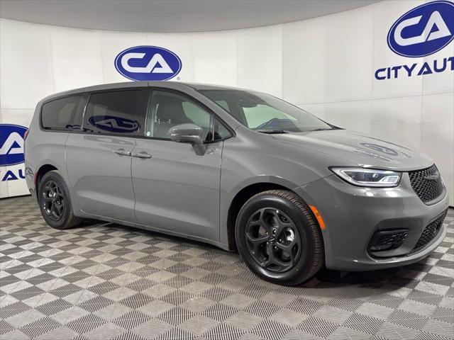 used 2022 Chrysler Pacifica Hybrid car, priced at $23,862