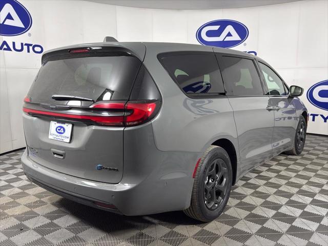 used 2022 Chrysler Pacifica Hybrid car, priced at $23,862