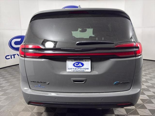 used 2022 Chrysler Pacifica Hybrid car, priced at $23,862